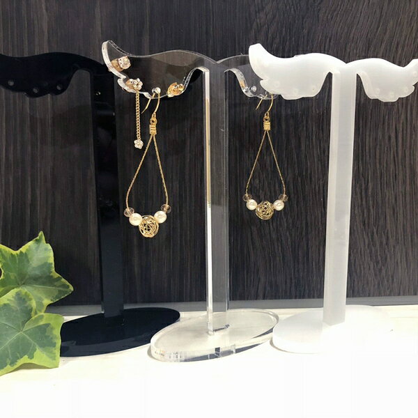 ハンドメイド おしゃれな天使の羽根モチーフ ピアススタンド アクセサリースタンド 選べるカラー2種類 インテリア 手作り雑貨 ディスプレイ 撮影用の商品画像 2