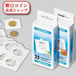 野口コインはライトハウスの正規販売店です。コインホルダー, 直径27.5mm ,ホッチキスタイプ参考動画※※コインは付属しません。ライトハウスライトハウス出版社の歴史は、1917年にドイツでリトグラフのパウル・コッホがKABE出版社として設立したことに始まります。KABEはKoch and Beinの略で、主に切手アルバムの製造に特化していました。1948年にはパウル・コッホが新たにライトハウス出版社をハンブルクで設立し、切手とコインのコレクション用品の製造を開始しました。KABEとライトハウスは長年にわたる協力関係を築き、1997年に統合されました。ライトハウスは、切手とコインのコレクションアクセサリーの世界的リーダーとして知られ、6,000以上の商品を取り扱う高品質ブランドです。また、文房具やファイリングシステムも製造しています。約100人の従業員を擁し、ドイツのゲーストハハトに本社を置いています。同社は高品質な製品と郵趣能力で知られ、コレクターにとって重要な情報源とアクセサリーを提供しています。その成功は、編集、生産、販売の3つの中核分野に集中しています。ライトハウスは製品の大部分を自社で製造し、品質管理に優れていることで知られています。