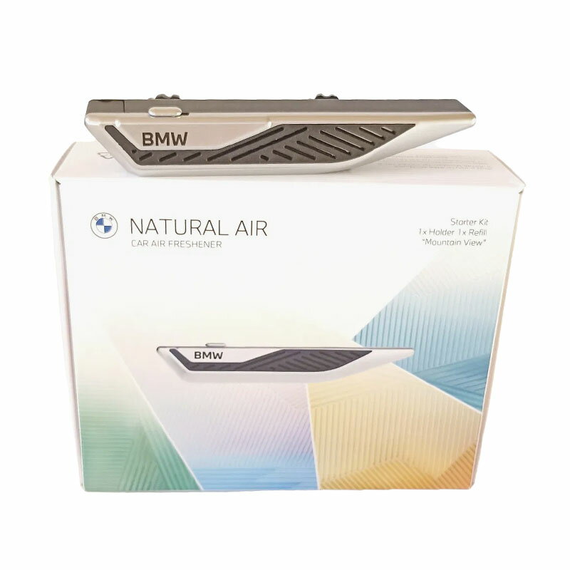 商品名 BMW インテリア フレグランス“Natural Air”スターターキット（NEW） 品番 83125A7DC77 メーカー BMW Japan 商品説明 ●エアコン吹き出し口に取り付けるタイプの芳香剤 ●ホルダー本体はマットシルバーのフレームが付いた黒いプラスチック製で、BMWワードロゴ入りのデザイン ●エアーダクト（内気循環用グリル）の風量だけではなく、ホルダー本体にて香りの強さの調整ができます。 ※別売りで交換用スティックも取り扱っております。 付属内容 BMW インテリア フレグランス ホルダー 1個 香りのスティック（マウンテン ビュー） 1本 ご注意事項 ※フレグランス ホルダーを取り付けられますと、送風口（フィン）の風向き（上下）調整ができなくなります。※この商品はご注文後の発注となりますので、お届けはご注文から4〜5営業日頂きます。&nbsp;