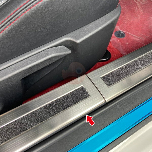 【ポイント10倍】トヨタ GR86 ZN8 2021年 スカッフプレート 汚れ キズ防止 高品質 滑り止め付き 内装 ステンレス製 ヘアライン仕上げ カスタムパーツ 6P 5584