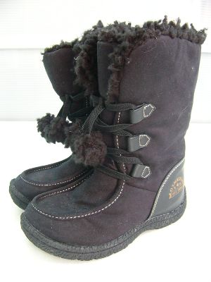 ★揺れるポンポン飾り♪★【OshKosh/オシュコシュ】★キッズボアブーツ★ブラック★17.0cm/EE★雪道でも滑りにくいソール★かわいい♪★【中古】【あす楽可】