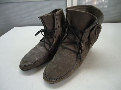 【中古】【あす楽可】MINNETONKA【ミネトンカ】■レディース■ショートブーツ■サイズ表記なし(試着によると24.0〜24.5cm程度)■グレー×ブラック■大人カジュアルな一足♪