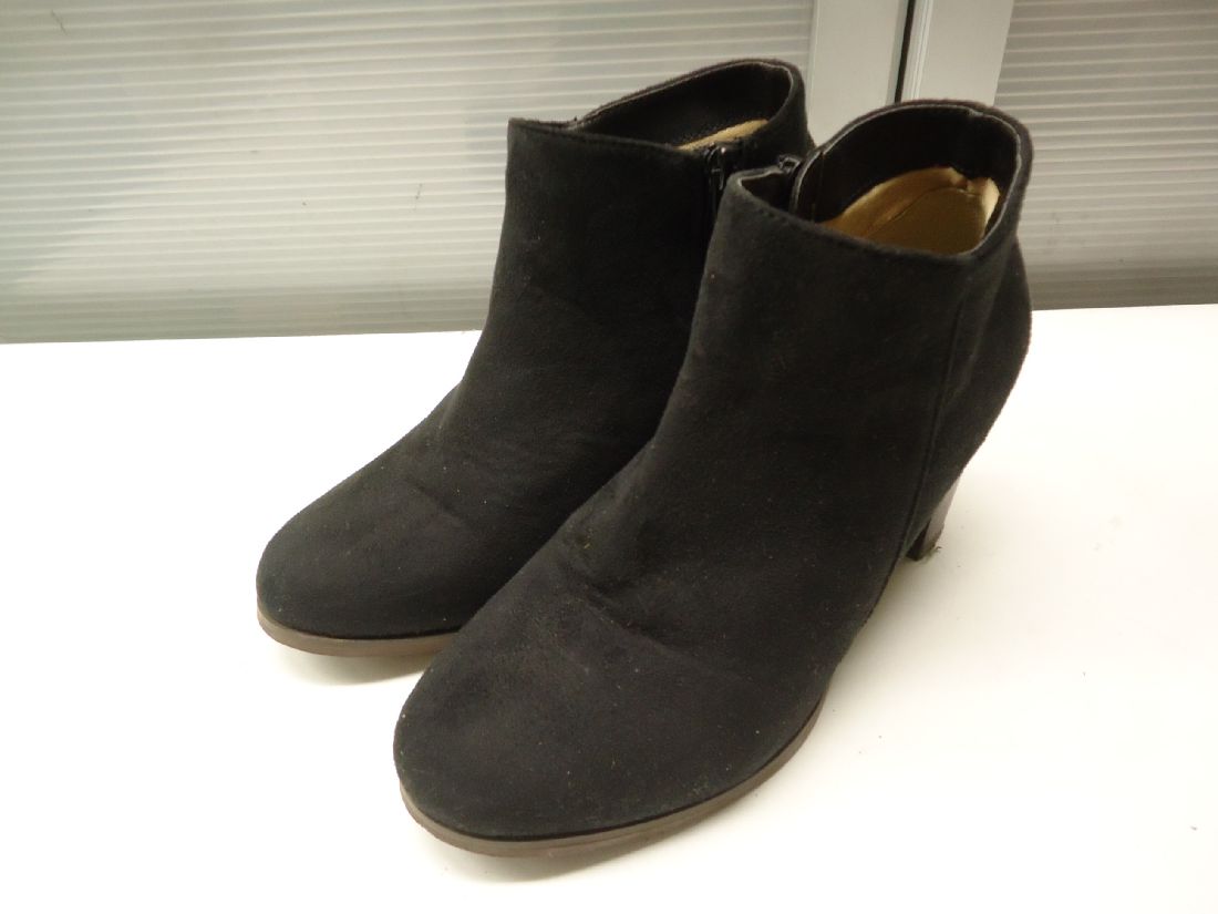 a.v.v/アー・ヴェ・ヴェ■S(22.0cm〜22.5cm)■レディース フェイクスエードショートブーツ■BLACK/ブラック/黒色■スタイルの先取りに最適◎着回しのしやすいシンプルなフェイクスウェードのショートブーツ☆【中古】