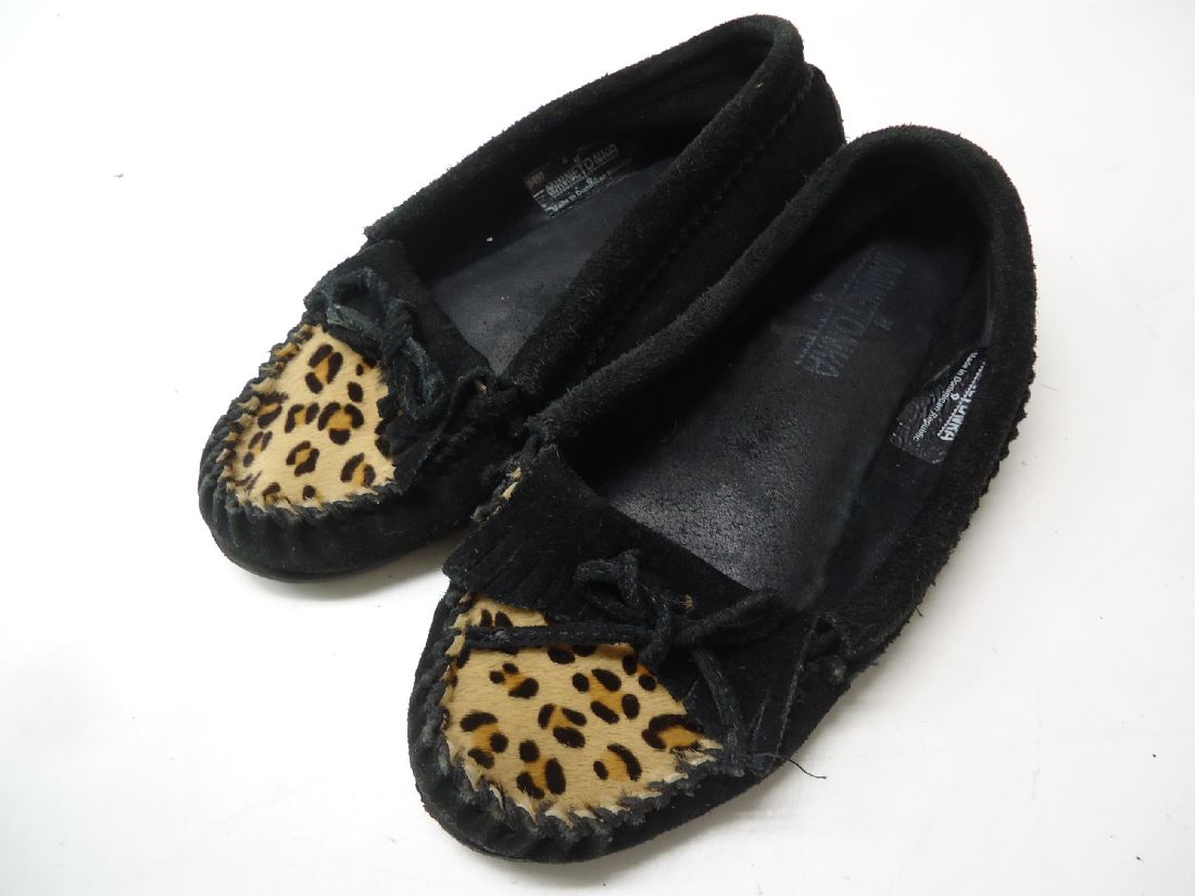 【中古】MINNETONKA/ミネトンカ■LEOPARD KILTY MOC レオパードキルティーモック 349F/レディースモカシン■6(約22.5cm〜23.0cm)■BLACK/ブラック■天然皮革◎ドミニカ共和国製◎アッパー部分にレオパードハラコも施されています♪