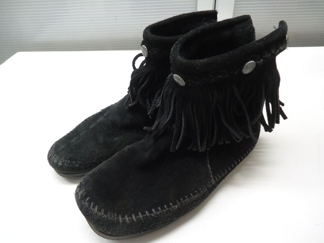 【中古】MINNETONKA/ミネトンカ■HI TOP BACK ZIP BOOT ハイトップバックジップ ブーツ 299/レディースアンクル丈フリンジブーツ■6(23.0cm〜23.5cm)■BLACK/ブラック■本革◎履き口の花柄をモチーフにしたスタッズとレースがポイントです☆