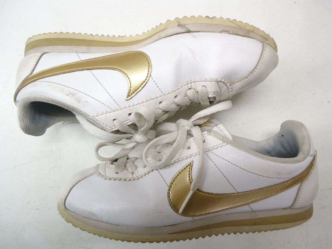 NIKE/ナイキ■24.5cm/US7.5/UK5/EUR38.5■WMNS CLASSIC CORTEZ LEATHER ウィメンズ クラシック コルテッツ レザー 807471 171 ローカットスニーカー シューズ■WHITE/METAIC GOLD ホワイト/メタリックゴールド■本革◎ベーシックで完成度の高い一足☆【中古】