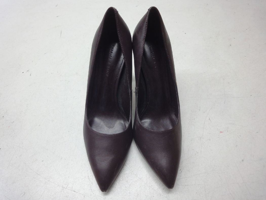 【配送会社について】◇配送会社は、「佐川急便」、「西濃運輸」、「ゆうパック」といたします。（配送会社は、お選びいただけません）【複数購入時の送料】◇複数の商品をご購入していただいても、送料に変更はありません。（複数ご購入の場合も一足分の送料のみとなります）【メーカー】CHARLES & KEITH/チャールズ＆キース◆レディース パンプス◆37/23.5cm【商品名】CHARLES & KEITH/チャールズ＆キース◆レディース パンプス◆37/23.5cm【サイズ】◇表記サイズ：37/23.5cm・ヒール：約8.5cm※多少の誤差はご了承ください【色】ブラウン【状態】左右共に側面に擦れ、つま先には色剥げが見られます。※ダメージ判断についてですが、実際の試着によるものではなく目視で行っていますので、耐久性や使用年数については把握しておりません。ご了承くださいませ。※中古のお品ですので、多少の汚れや擦れといった使用感がございますのでご理解くださいませ。※十分に確認はしておりますが、見落としがある場合がございますがご容赦下さいませ。【商品説明】