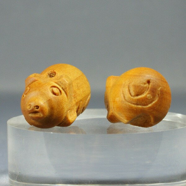 ウッドビーズ　楽豚　14x25mm　2個　アクセサリーパーツ　手芸用品