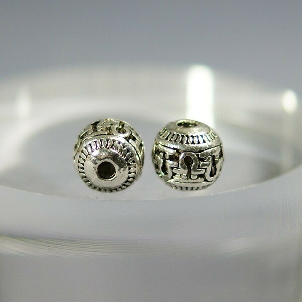 メタルビーズ　デザイン玉　8mm　4個　アクセサリーパーツ　手芸用品　プレスレット　ネックレス