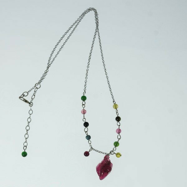 天然石手作りネックレス トルマリン ルベライト彫刻 福桃 10x17mm 1点物 パワーストーン 御守り石 誕生石 母の日 プレゼント