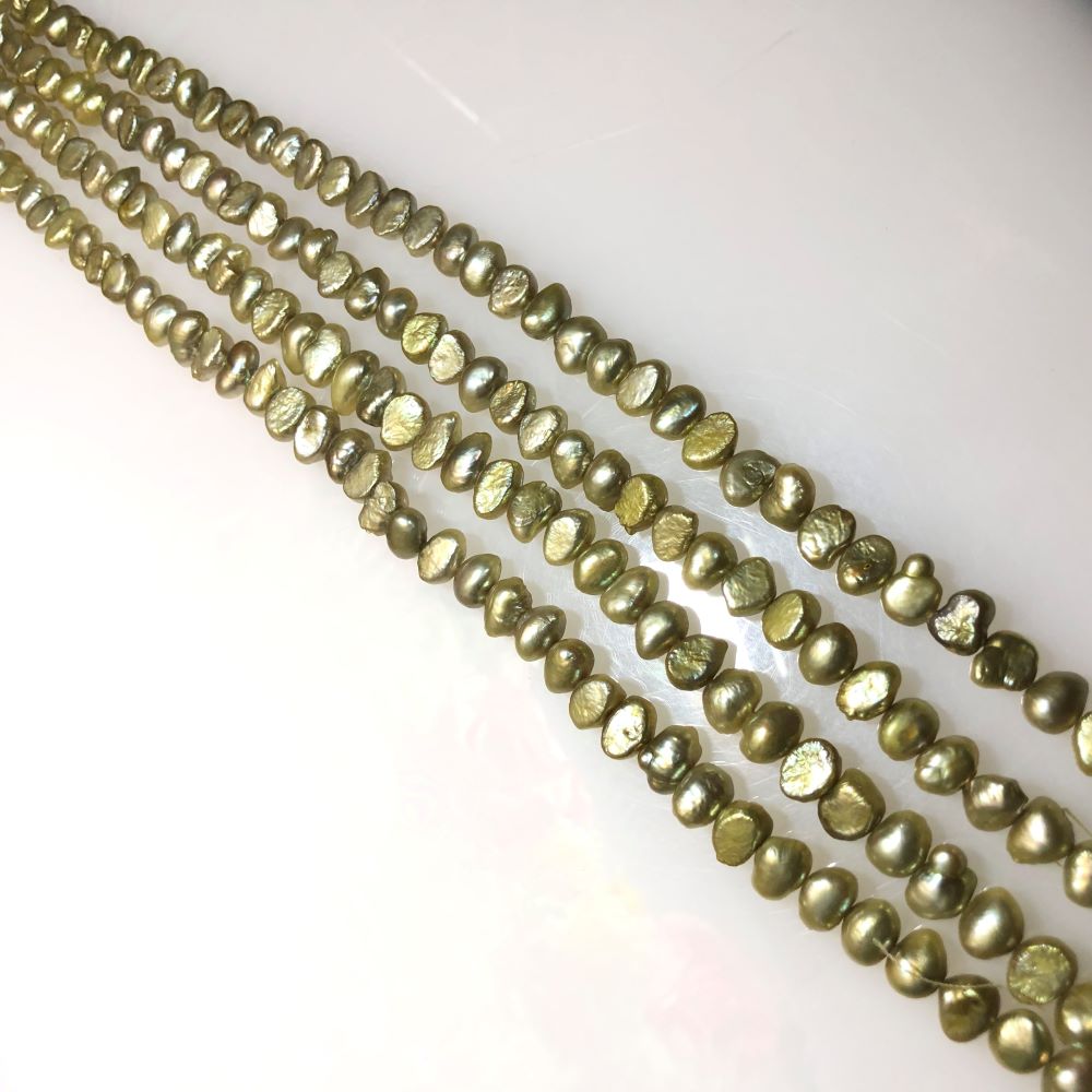 淡水パール　パーチメント色（染め）フラットバロック形 　約11x8X5mm1本40cm約48個