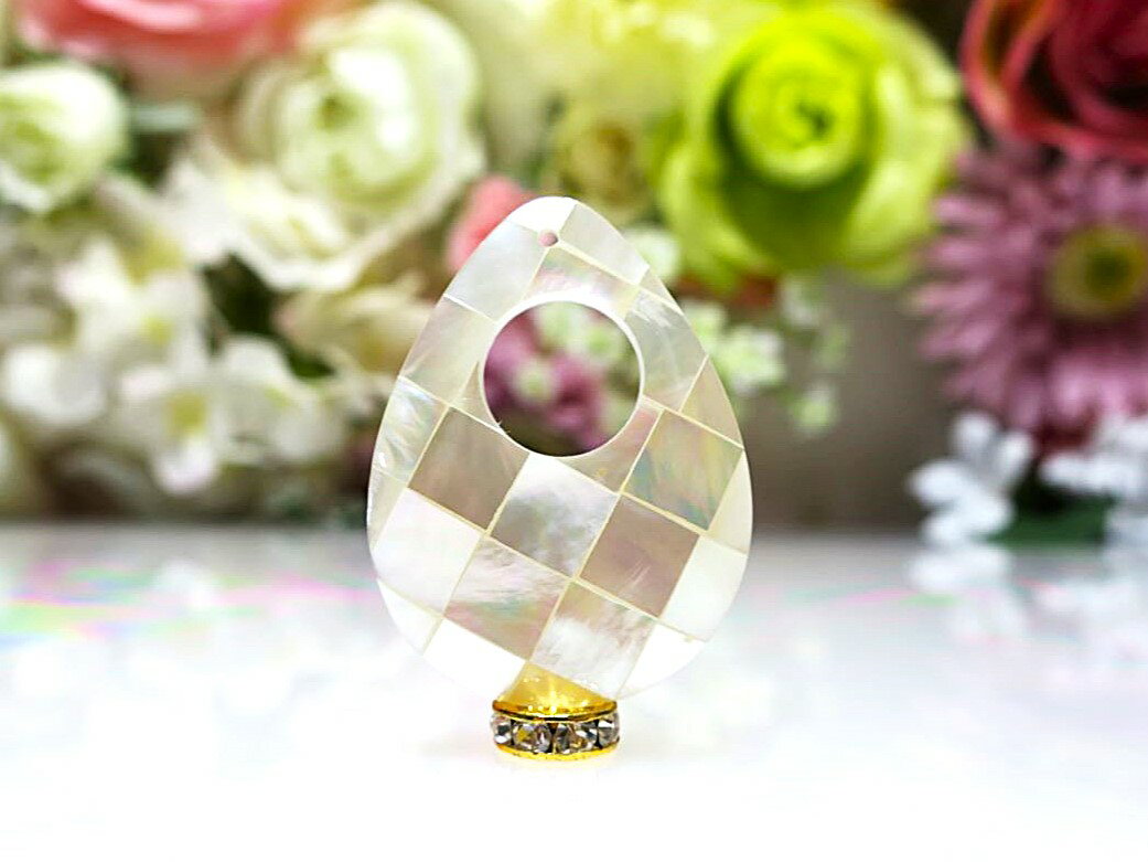 シェル　モザイク白蝶貝雫　30×40mm　ペンダントトップ　1個 アクセサリーパーツ　手芸用品　手作りネ..