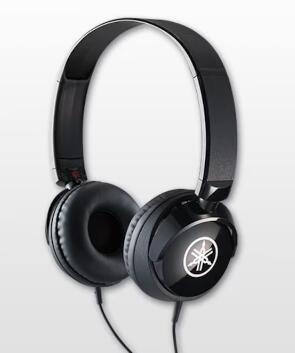 「HPH-50」は、コンパクトでシンプルな外観と本格的な音質が楽しめるエントリーヘッドホン。 バランスよく調整された低音/高音で電子楽器の様々な音色・ソング再生時にも聴き応えのある高い音質を再現したシンプルなヘッドホンです。 長時間の使用でも疲れにくい快適な装着感を実現！ 耳の角度に合わせて90度回転できるスイベル機構を採用したハウジング、スムースな長さ調節を可能にしたヘッドバンドにより長時間の使用でも疲れにくい快適な装着感を実現。長時間の演奏でもストレスなくご使用いただけます。 接続に便利な着脱式のステレオ標準プラグを標準装備。 本体ケーブルの長さは楽器との接続に十分な2.0m、さらに着脱式のステレオ標準プラグ（6.3mm）により様々な楽器と接続してご使用いただけます。全ての端子部分は劣化しにくいに金メッキプラグを採用。 ＜主な仕様＞ 型式:密閉ダイナミック型 再生周波数帯域: 20Hz～20kHz ドライバー口径: 38mm インピーダンス: 35Ω 最大入力: 1,000mW 出力音圧レベル: 103dB プラグ: 3.5mmステレオミニ＋6.3mm変換ステレオプラグ 質量: 133g（ケーブル含む） 付属品: 6.3mm変換ステレオプラグ（ミニプラグ→標準プラグ） ケーブル長: 2.0m（両出し） 普通郵便にて発送いたします。※追跡番号はありません。 ●日時指定は不可となります。 ●土曜日・日曜日・祝日の配達は行っておりません。