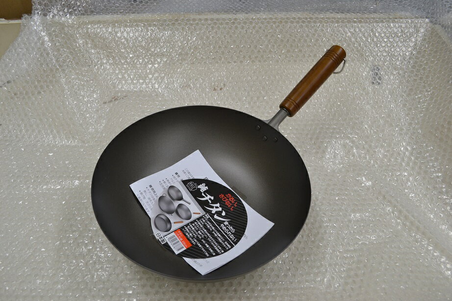 チタン 木柄 いため鍋 28cm /長谷元/軽い/軽量/中華なべ/日本製/おすすめ/業務用/店舗/片手/中華料理/チャーハン/手や腕への負担が軽減/中華鍋