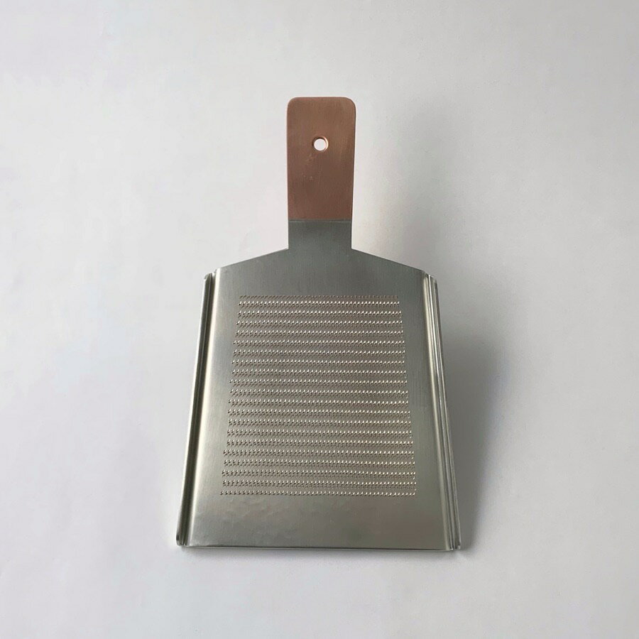 【在庫あり】(おまけ付) 銅おろし金 平型2号 両面刃 /2番/大矢製作所/大根おろし/卸金/すりおろし/埼玉/三郷/職人/おろし器/銅製/おおや/オオヤ/TBS/正規品/純銅製　芸人街ぶらリサーチャーズ/ヒルナンデス・マツコの知らない世界で紹介！ 3