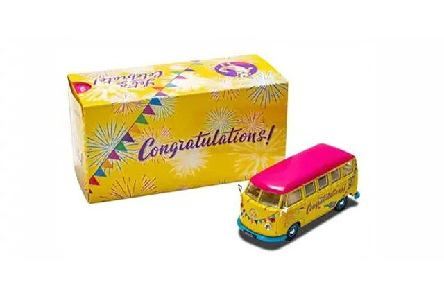 お支払い方法・送料・配送について予約販売商品についてCORGI 1/43 VW キャンパーバン "Congratulations" 完成品ダイキャストミニカー CGCC02736CORGI 1/43 VW キャンパーバン "Congratulations"です。【商品仕様】1/43スケール塗装済み完成品ダイキャスト製全長：約100mm■メーカー：コーギー(CORGI)