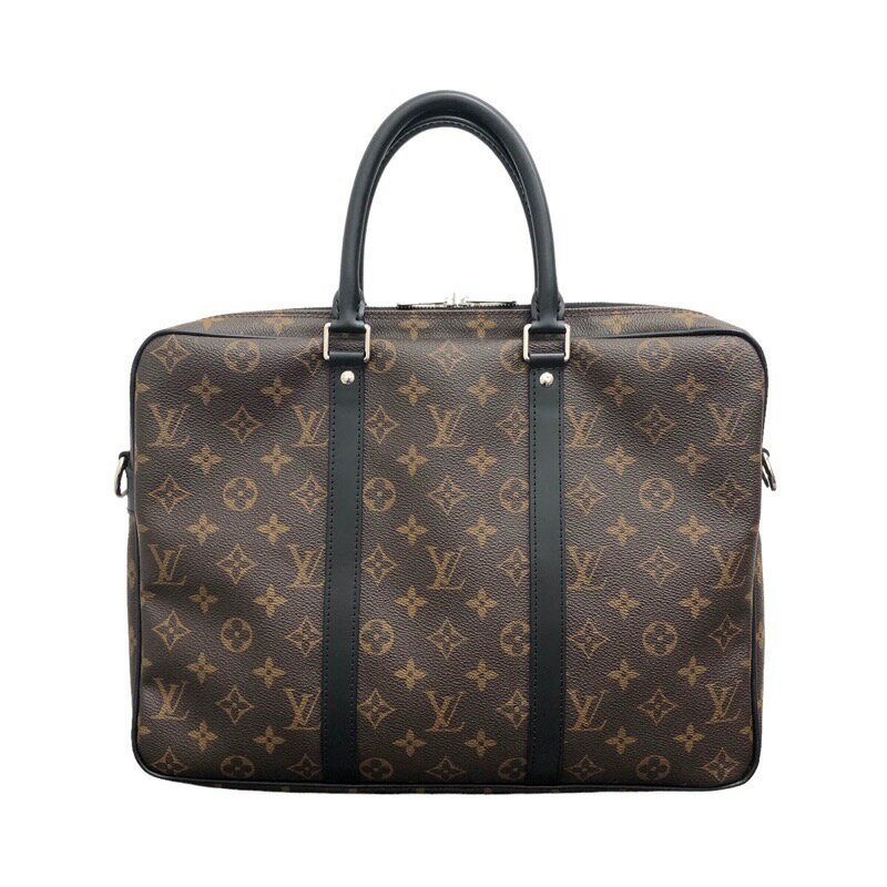 商品詳細 管理番号 2300038310699 ブランド LOUIS VUITTON / ルイ・ヴィトン 型番 M52005 商品名 PDV PM 素材 モノグラム・マカサーキャンバス カラー モノグラム・マカサー 対象 メンズ サイズ 幅：約36cm 高さ：約27cm マチ：約6cm ショルダー：約98-122cm 仕様 開閉式：ダブルファスナー 内側： オープンポケット x 3 付属品 ショルダーストラップ・当店販売証明書【付属品欄と画像に写っている物が付属品の全てとなります】 コンディション 金具に小傷あり僅かな角スレ・小傷あり 取扱店舗 こちらの商品は「OKURA横浜駅西口店」のお取り扱いになります。（お問い合わせTEL：045-290-1070） 営業時間：11時～20時 ■ご購入に関する注意事項■ ・お使いのモニターなどの環境によって商品の色味や質感等が実物と異なる場合がございます。 ・実店頭でも販売を行っているため、展示により写真や記載にない傷や汚れが生じる場合がございます。予めご了承くださいませ。 ・実店舗での販売も行っておりますので、弊社定休日および18時以降にご注文頂いた商品が店頭にてお品切れとなる場合がございます。 その場合、商品のご案内が出来ずご注文をキャンセルさせて頂く事がございます。 その際のご連絡は翌営業日以降となりますので、予めご了承願います。 ※実店舗は年中無休 ・他サイトでの販売も行っております為、お品切れとなる場合がございます。予めご了承願います。 ・実店舗にて在庫がある商品をご注文いただきました場合、通常よりお届けにお時間を要しますので予めご了承ください。 ・商品を持ち出ししている際はお届けまでに2週間前後要する場合がございますので予めご了承願います。 ・保証対象商品は商品金額、税込100,000円以上の時計のみとなっております。保証期間は12ヶ月です。 外装については保証はございません。 また、バッグ、小物、宝石類は保証対象外ですのでご注意ください。 保証期間内の修理は弊社職人による修理での対応となり、納期は【約1ヶ月～1ヶ月半】となりますので予めご了承願います。 またお客様のご都合によるご返品は一切お受け出来ませんので予めご了承願います。