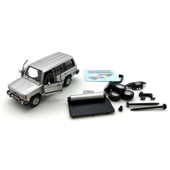 ビ-エムクリエイションズ 三菱 1st Gen パジェロ 83 シルバー ストライプ柄 LHD 1/64スケール 64B0191