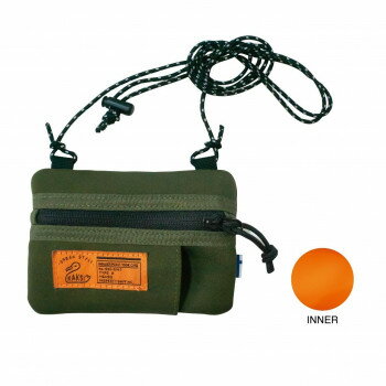 【ご注文について】お客様のご都合（数量間違いや型番・適合間違いも含む）による商品のキャンセル・交換・返品は一切承ることが出来ません。ご注文の際は慎重にお選びの上、ご注文願います。当店からの確認メールや、ご入金確認のメールが配信されない場合がございます。その場合は、商品発送（出荷）のメールをご確認下さい。【送料について】こちらは『同梱区分B ： 1配送先630円（※但し、北海道は1260円、沖縄県・離島へのお届けの場合は1650円）』が適用されます。※『異なる同梱区分の商品』を一緒にご注文頂いた場合は、同梱が出来ません。別配送となり追加送料がかかりますので、ご注文後に訂正の上、ご連絡させて頂きます。（送料は自動計算されません。出荷は保留扱いとなります。）【ご注文・配送に関しての注意事項】こちらはメーカーより直送となる場合がございます。ラッピング（包装）・のしがけは承ることが出来ません。メール便・定形外郵便等はご指定頂けません。配送業者はご指定不可。置き配は破損・汚損・紛失・盗難などの恐れがあるため、原則としてお断りしております。置き配による破損・汚損・紛失・盗難については保証ができかねますので、あらかじめご承知おきください。背面ポケットはティッシュにぴったり、正面ポケットにはリップやアルコールなど衛生用品を収納可能です。カードやコインを入れてミニウォレットとして使え、キーセーフ付きでコンパクトなお出かけに便利です。※各サイズは個体差がございます。※ショルダーコードはコードストッパー付きで長さ調節可能です。サイズ約横14×縦10×マチ1cm個装サイズ：15×19×6cm重量個装重量：162g素材・材質クロロプレンゴム、ポリエステル仕様ショルダーコード:最長約110cm生産国中国●広告文責：株式会社プロヴィジョン（tel:092-985-3973）