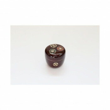 【ご注文について】お客様のご都合（数量間違いや型番・適合間違いも含む）による商品のキャンセル・交換・返品は一切承ることが出来ません。ご注文の際は慎重にお選びの上、ご注文願います。当店からの確認メールや、ご入金確認のメールが配信されない場合がございます。その場合は、商品発送（出荷）のメールをご確認下さい。【送料について】こちらは『同梱区分B ： 1配送先630円（※但し、北海道は1260円、沖縄県・離島へのお届けの場合は1650円）』が適用されます。※『異なる同梱区分の商品』を一緒にご注文頂いた場合は、同梱が出来ません。別配送となり追加送料がかかりますので、ご注文後に訂正の上、ご連絡させて頂きます。（送料は自動計算されません。出荷は保留扱いとなります。）【ご注文・配送に関しての注意事項】こちらはメーカーより直送となる場合がございます。ラッピング（包装）・のしがけは承ることが出来ません。メール便・定形外郵便等はご指定頂けません。配送業者はご指定不可。置き配は破損・汚損・紛失・盗難などの恐れがあるため、原則としてお断りしております。置き配による破損・汚損・紛失・盗難については保証ができかねますので、あらかじめご承知おきください。樹脂製本体に漆塗りを施しており、漆の質感を楽しめます。サイズW67×D67×H67mm個装サイズ：6.7×6.7×6.7cm重量72g個装重量：72g仕様化粧箱入り生産国日本●広告文責：株式会社プロヴィジョン（tel:092-985-3973）