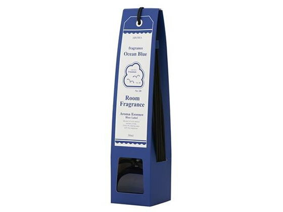 【重要：ご注文について】お客様のご都合による商品の交換・返品・数量変更は一切承っておりません。ご注文の際は慎重にお選びの上、ご注文願います。■ご注文の個数によっては、表示の出荷日目安よりも出荷まで日数を頂く場合がございます。納期については、事前にお問い合わせをお願い致します。また、当該商品は他店舗でも在庫を共有しておりますので、在庫更新のタイミングにより在庫切れの場合、やむを得ずキャンセルさせて頂く可能性があります。【送料について】『同梱区分C ： 988円（沖縄・離島 2420円）』※『異なる同梱区分の商品』を一緒にご注文頂いた場合は、同梱が出来ません。別配送となり追加送料がかかりますので、ご注文後に訂正の上、ご連絡させて頂きます。【ご注意】事前の配達日付は一切ご指定頂けません。配達日時につきましては、お手数ですが出荷完了時にご案内する荷物問い合わせ番号をもとに、お客様より配送業者へ直接御調整をお願い致します。メーカーによるリニューアルに伴い、パッケージ・内容等が予告なく変更される場合がございます。掲載写真等がリニューアル前のものであっても、リニューアル後の商品が届いた場合、ご返品や交換等は承ることが出来ません。置き配は破損・汚損・紛失・盗難などの恐れがあるため、原則としてお断りしております。置き配による破損・汚損・紛失・盗難については保証ができかねますので、あらかじめご承知おきください。アロマエッセンス ブルーラベル ルームフレグランス オーシャンブルー 50ml 284597●オーシャンブルー●深いブルーのシックなボトルに、スティックを挿すだけ。香りで彩る空間演出をお楽しみください。●香り：海の爽快さを思い出させる香り●内容量：50mL●サイズ：幅57×奥行57×高さ250mm●主原料：溶剤、香料●素材：シュリンク／PET、外箱／紙●原産国・生産国：中国●使用方法：○フレグランスオイルのボトルキャップを外し、スティックを8本挿して使用します。○香りの持続期間の目安は約4〜6週間です。※持続期間はご使用される環境、使用方法によって異なります。○香料の性質上、時間の経過とともに色が変わる場合があります。また、稀に微少の浮遊物がみられる場合がありますが、品質に問題はありません。●使用上の注意：本品は飲み物ではありません。肌や衣類につけないようご注意ください。火気に近づけないでください。容器が転倒しないよう平らで安全な場所でご使用ください。スティックは本品の使用目的以外にはご使用にならないでください。化学薬品（特にベンジン、シンナー、アルコール、洗剤等の有機溶剤）が付着すると、本体が色落ちすることがあります。高温多湿、直射日光を避け、乳幼児の手の届かないところで保管してください。※メーカーの都合により、パッケージ・仕様等は予告なく変更になる場合がございます。●広告文責：株式会社プロヴィジョン（tel:092-985-3973）
