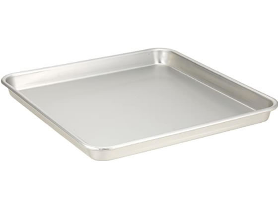 【重要：ご注文について】お客様のご都合による商品の交換・返品・数量変更は一切承っておりません。ご注文の際は慎重にお選びの上、ご注文願います。■ご注文の個数によっては、表示の出荷日目安よりも出荷まで日数を頂く場合がございます。納期については、事前にお問い合わせをお願い致します。また、当該商品は他店舗でも在庫を共有しておりますので、在庫更新のタイミングにより在庫切れの場合、やむを得ずキャンセルさせて頂く可能性があります。【送料について】『同梱区分C ： 988円（沖縄・離島 2420円）』※『異なる同梱区分の商品』を一緒にご注文頂いた場合は、同梱が出来ません。別配送となり追加送料がかかりますので、ご注文後に訂正の上、ご連絡させて頂きます。【ご注意】事前の配達日付は一切ご指定頂けません。配達日時につきましては、お手数ですが出荷完了時にご案内する荷物問い合わせ番号をもとに、お客様より配送業者へ直接御調整をお願い致します。メーカーによるリニューアルに伴い、パッケージ・内容等が予告なく変更される場合がございます。掲載写真等がリニューアル前のものであっても、リニューアル後の商品が届いた場合、ご返品や交換等は承ることが出来ません。置き配は破損・汚損・紛失・盗難などの恐れがあるため、原則としてお断りしております。置き配による破損・汚損・紛失・盗難については保証ができかねますので、あらかじめご承知おきください。角膳 27cm アカオアルミ 006006001●サイズ：外寸281×281×高さ23mm●板厚：0．7mm●材質：硬質アルミ●水切り縁加工※メーカーの都合により、パッケージ・仕様等は予告なく変更になる場合がございます。●広告文責：株式会社プロヴィジョン（tel:092-985-3973）