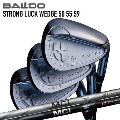 バルド ストロングラック ウェッジフジクラ MCI ソリッド/マイルド 85HEAD3本のウェッジと4つの振り幅が、100Y以内のアプローチを劇的に向上させます。基本に忠実なショットを生みだすウェッジセットスコアの向上（ゴルフの上達）を実現していくために欠かせないのが、100ヤード以内のコントロールショットの距離感をどう掴んでいくかだと思います。100ヤード以内を数ヤードで打ち分けるプロゴルファーに対して、イメージや振り幅がアバウトで感覚に頼ってミスをしてしまうのが、アプローチショットに悩むアマチュアの典型です。すぐに数ヤードを打ち分けるのは難しくても、段階を踏んで距離感を磨くことで、ピンに寄せる確率は挙げられるのです。キャビティバック構造バックフェースの中央部分を薄くし、余った重量を周辺に配分することで、慣性モーメントを高めています。簡単に言えば、芯が広くなりどこで打っても球質の変化が小さくなり、振り幅なりの距離を飛ばしやすくなる。ウェッジをキャビティー化する最大のメリットは距離感が出しやすくなることです。フルミルドボディボディー全体を精密CNC加工によって削り出すことにより、50度、55度、59度の3本のロフト角度、バランス角度、ヘッド重量のバラ付きを無くし、同じスイングで、それぞれの番手で求める距離感をが正確に出すことが出来ます。マシンカットフルスコアラインフェースフェースの全面に溝＝スコアラインをマシンカットで彫刻 配置したフルスコアラインウェッジです。フルスコアラインのメリットは構えた時にフェース面が大きく見え、やさしさを感じる。また、フェースを開いて打つ場面でも安定してスピンをかけることができます。通常ウェッジはフェース面のややヒール側に重心があるのですが、フェースセンターより少しトゥ側でヒットするショットの際にも、確実にボールにスピンを与えてくれます。ワイドグラインドソールソール幅役28mmのワイドソールは芝への刺さりを軽減し、ソールを上手く滑らせる ことが容易にできます。また、ヒール側とトゥ側を一段削り落とすことで、両サイドの引っ掛かりを軽減して、ライ角度や、グランドコンディションに応じてよりミスの少ないアプローチショットを選択することができます。SPECIFICATIONS※ボディ:S20C軟鉄鋳造フルミルドボディー&nbsp;フェース:CNC MILLING マシンカットスコアライン&nbsp;仕上げ:ツアーサテンフィニッシュ※スペック数値と実際の商品とは多少の誤差が生じる場合があります。SHAFTフジクラ MCI SOLID/MILD「MCI SOLID/MILD」はアプローチのスイングタイプでシャフト選ぶという新たな着眼で開発しました。アプローチのスイングは大別すると、ショットの延長でヘッドを自然に動かして打ちたい人には,手元から先端まで一体感のある動きが特長の「SOLID」。フェースローテーションを抑えてスクエアなインパクトで打ちたい人向けには先端剛性を高め穏やかな動きが特長の「MILD」。どちらも「MCI」「MCI Black」とのマッチングも考え2タイプのカラ―を用意しております。GRIP【バルドカスタム用グリップ】※グリップ重量には製品公差がございますのでご了承下さい。※ロゴ無グリップを装着の際はロゴ向きのご指定は頂けません。※バックラインなしのグリップはバックラインのあり/なしのご指定はいただけません。※カスタム対応グリップは予告なく変更になる場合があります。BALDO STRONG LUCK WEDGEFUJIKURA MCI SOLID/MOLD 85カスタムオーダーについてご注文の流れ番手を選択してください。シャフトの種類、フレックスを選択してください。シャフトロゴの向きを選択してください。クラブ長を選択してください。バランスを選択してください。グリップを選択してください(標準グリップまたは別注)。グリップロゴの向きを選択してください。買い物カゴに入れ、通常のお買い物と同じようにお手続きください。ご注文前に必ずご確認下さい※必ずshop@os-golf.comからのメールを受信できるようにしてください。※通常はご注文確定後1週間程度での発送となります。※予約商品は発売開始後に順次発送となります※カスタムモデルですので、代金先払いとさせていただきます。また、キャンセルはできません。ご了承ください。※メーカー欠品の為、納期が大幅に遅れる場合はメールにてご連絡いたします。その際はご注文をキャンセルすることが可能です。カスタムクラブはお客様のご要望に合わせて工房で組み上げます。それぞれ異なる商品ですので、ご注文後のキャンセルはできません。また、代引き決済も対応しておりません。ご理解、ご協力よろしくお願いします。