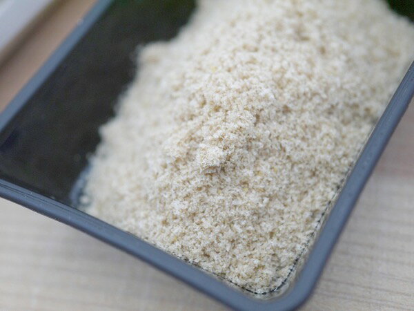 完全無農薬 100％有機肥料で生育した幻の米 さわのはな米から自社精米で出た『無農薬 米糠』です。　自社精米 無農薬 さわのはな 白糠 米糠（900g）