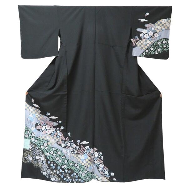 素材 表裏　ポリエステル100％ サイズ 身丈163cm・袖丈49cm・裄68cm前幅25cm 後幅30cm 色 黒 洗濯表示 洗濯機（○）手洗い（30）　アイロン（中温あて布） 特徴 仕立上り単衣付下げです。 生地・染め・縫製共に日本製です。 黒地にライン状のモダンな花が描かれてます♪ 柄に動きがあってとても艶やかです。 雨や汚れから着物を守る撥水加工済み☆ ご家庭で洗えます。 【単衣付下げ】 ◆季節の目安◆ 袷→1月〜5月・10月〜12月 単衣→6月・9月 絽→7月・8月 注意 画像は出来るだけ現物に近い色に写しておりますが、モニターなどにより多少違うことご了承ください。