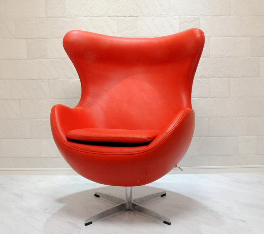 エッグチェア レザー仕様 色レッド　アルネヤコブセンによるデザイン リプロダクト ジェネリック デザイナーズ家具　イス　いす　椅子 パーソナルチェア　カウンターチェア