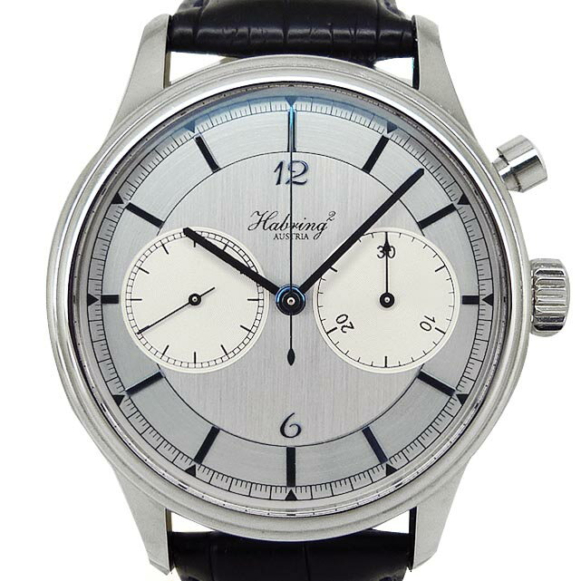 程度区分：未使用品ブランド：ハブリング2モデル：スポーツ モノプッシュクロノグラフ型番：CHRONO SPORT MONO文字盤色：シルバー素材：SSムーブメント：自動巻サイズ区分：メンズケース直径：約42mm（リューズ除く)防水：生活防水機能：クロノグラフ 付属品：箱、保証書、交換用ナイロンストラップ（ブルー）コメント：未使用デットストック展示品です。3時インダイヤルに気にならない程度の微細な小傷、微細な展示傷がございます。ランゲ&ゾーネ・IWCで技術顧問を務めた独立時計師リチャード・ハブリング氏と妻のクリスティナ氏が2004年にオーストリアでスタートした本格機械式時計ブランドで伝統的な手仕事を大切にし、年間生産本数は200本ほどと少数生産ながらも年に一度開催される世界の高級時計の祭典ジュネーブ ウォッチ グランプリ(GPHG）で部門賞を4度受賞するなど、世界的に高く評価されているインディペンデントウォッチメーカーです!!SALE【超特価】