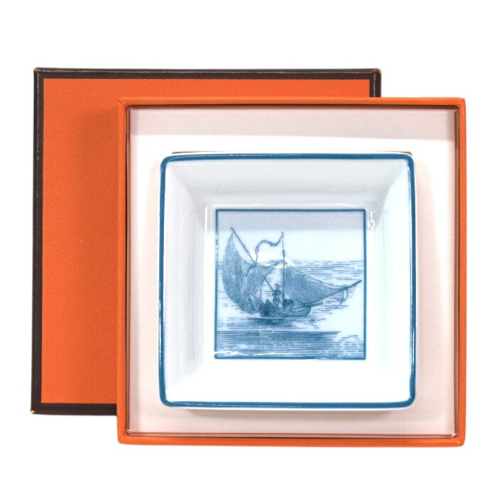 【SAランク】 エルメス HERMES 小皿 アクセサリートレー 陶磁器 Annee de la mediterranee 2003年 ジュエリー置き ミニ 灰皿 食器 ヴィンテージ レディース メンズ ホワイト / ライトブルー 正規品 極美品 中古 mbi29004