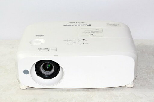Panasonic PT-VW545NJ レンズ付き 5500ルーメン WXGA ポータブル 液晶プロジェクタ 中古美品 ptvw545j-01【中古】【税込】【送料・代引手数料無料】 Panasonic PT-VW545NJ レンズ付き 5500ルーメン WXGA ポータブル 液晶プロジェクタ 中古美品 ptvw545j-01【中古】【税込】【送料・代引手数料無料】