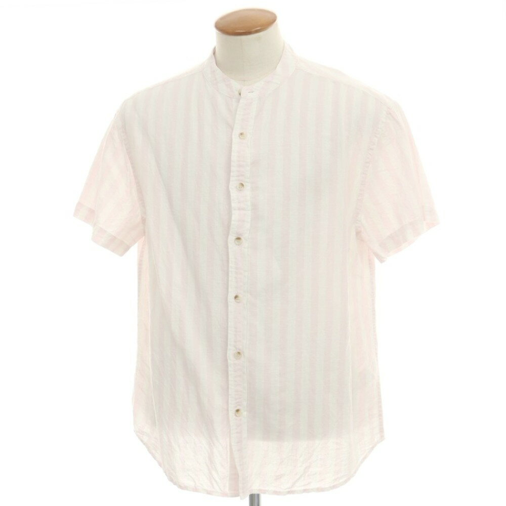 ■コンディション Bランク 【中古】若干のシワや型崩れがございます。 ■サイズ サイズ表記M（商品に記載されている表記）ネック41cm肩幅52cm（両肩の先端を直線計測）裄丈45.5cm（後部襟付け根中心から肩先を通り、袖先までを計測）袖丈19.5cm（肩先から袖先を直線計測）胸身幅57.5cm（両脇下を直線計測）中胴幅58cm（最細部の身幅を直線計測）着丈71cm（襟を含まない背中心を直線計測） ■ブランド バナナリパブリック Banana Republic ■Information Banana Republic / バナナリパブリック / 半袖シャツ / サイズM / メンズ / 　・着用シーズンSS　・リネンコットン ストライプ バンドカラー　・ライトピンクxホワイト　・透け感 あり　・なし　・インド製 / リネン55％　コットン45％ ■補足コメント ドライタッチで軽やかなリネンコットン生地を用いた、ストライプ柄バンドカラー半袖シャツです。淡いライトピンクとホワイトのストライプ柄が程よいアクセントとなる一枚。OVERSIZED FITを採用したリラックス感のあるシルエットで、こなれ感のあるスタイルをお楽しみいただけます。 ■ Search 【サイズM】【PNK】【S/S】【状態ランクB】【メンズ】 【749192】BANANA REPUBLIC 【中古】バナナリパブリック リネンコットン ストライプ バンドカラー半袖シャツ【サイズM】ライトピンクxホワイト ITEM商品説明 仕様 / モデル ・春夏向け　・リネンコットン ストライプ バンドカラー　・Banana Republic　・インド製　・透け感 あり　・前立て付き　・バンドカラー　・OVERSIZED FIT　 色 ライトピンクxホワイト 素材 リネン55％　コットン45％ 付属品 なし 補足コメント ドライタッチで軽やかなリネンコットン生地を用いた、ストライプ柄バンドカラー半袖シャツです。淡いライトピンクとホワイトのストライプ柄が程よいアクセントとなる一枚。OVERSIZED FITを採用したリラックス感のあるシルエットで、こなれ感のあるスタイルをお楽しみいただけます。 このブランドの他の商品を見る このカテゴリの他の商品を見る DETAIL詳細画像 CONDITON状態詳細 状態ランク「B」若干のシワや型崩れがございます。 SIZEサイズ詳細 サイズ表記M（商品に記載されている表記）ネック41cm肩幅52cm（両肩の先端を直線計測）裄丈45.5cm（後部襟付け根中心から肩先を通り、袖先までを計測）袖丈19.5cm（肩先から袖先を直線計測）胸身幅57.5cm（両脇下を直線計測）中胴幅58cm（最細部の身幅を直線計測）着丈71cm（襟を含まない背中心を直線計測） ※採寸方法における若干の誤差は、ご了承頂きますようお願い致します。 サイズガイドはコチラ BRANDブランド BANANA REPUBLICは1978年にサンフランシスコで創業したグローバルブランド。上質な素材使いを特長とした上品で汎用性のあるワードローブを提供しています。