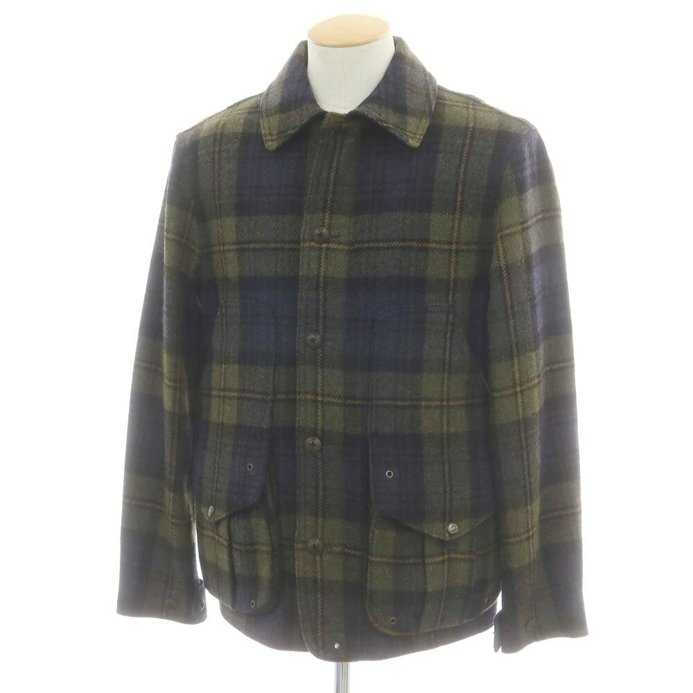 ■コンディション Bランク 【中古】若干の毛羽立ちがございます。 ■サイズ サイズ表記S（商品に記載されている表記）肩幅49.5cm（両肩の先端を直線計測）袖丈64.5cm（肩先から袖先を直線計測）胸身幅51.5cm（両脇下を直線計測）中胴幅50.5cm（最細部の身幅を直線計測）着丈70.5cm（襟を含まない背中心を直線計測） ■ブランド ポロ ラルフローレン Polo Ralph Lauren ■Information Polo Ralph Lauren / ポロ ラルフローレン / フィールドジャケット / サイズS / メンズ / 　・着用シーズンAW　・ウール チェック　・グリーンxネイビー　・ボタン＆ファスナー開閉　・前身ポケット×4　・総裏地　・・チンストラップ　・中国製 / 表地：ウール100％　裏地：キュプラ51％　コットン49％ ■ Search 【サイズS】【GRN】【A/W】【状態ランクB】【メンズ】 【748984】POLO RALPH LAUREN 【中古】ポロ ラルフローレン ウール チェックフィールドジャケット【サイズS】グリーンxネイビー ITEM商品説明 仕様 / モデル ・秋冬向け　・ウール チェック　・Polo Ralph Lauren　・中国製　・ボタン＆ファスナー開閉　・前身ポケット×4　・総裏地　・ゲームポケット　・脇下ベンチレーション　 色 グリーンxネイビー 素材 表地：ウール100％　裏地：キュプラ51％　コットン49％ 付属品 ・チンストラップ このブランドの他の商品を見る このカテゴリの他の商品を見る DETAIL詳細画像 CONDITON状態詳細 状態ランク「B」若干の毛羽立ちがございます。 SIZEサイズ詳細 サイズ表記S（商品に記載されている表記）肩幅49.5cm（両肩の先端を直線計測）袖丈64.5cm（肩先から袖先を直線計測）胸身幅51.5cm（両脇下を直線計測）中胴幅50.5cm（最細部の身幅を直線計測）着丈70.5cm（襟を含まない背中心を直線計測） ※採寸方法における若干の誤差は、ご了承頂きますようお願い致します。 サイズガイドはコチラ BRANDブランド 1968年、デザイナーのラルフ・ローレン(Ralph Lauren)が自身の名を冠したブランドを設立。ラルフ ローレンは、イギリスの伝統的なファッションをアメリカ流にアレンジした、アメリカントラッド、アイビーファッションの中心的なブランド。 ラルフローレンが考える、アメリカのより豊かで理想的なライフスタイルを提案する。それは一言で表現すると、上流階級の持つスタイルである。