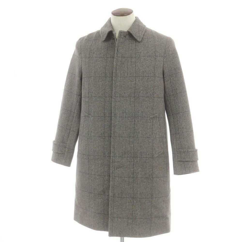 ■コンディション Bランク 【中古】若干の着用感がございます。 ■サイズ サイズ表記50（商品に記載されている表記）肩幅45cm（両肩の先端を直線計測）袖丈64.5cm（肩先から袖先を直線計測）胸身幅59cm（両脇下を直線計測）中胴幅59.5cm（最細部の身幅を直線計測）着丈96.5cm（襟を含まない背中心を直線計測） ■ブランド チルコロ1901 CIRCOLO 1901 ■Information CIRCOLO 1901 / チルコロ1901 / ステンカラーコート / サイズ50 / メンズ / 　・着用シーズンAW　・コットン ジャージー チェック　・グレーxベージュ　・ボタン開閉　・前身ポケット×2　・総裏地　・比翼仕立て　・・ハンガー　・ルーマニア製 / 表地：コットン95％　ポリウレタン5％　裏地：コットン100％ ■補足コメント 滑らかなタッチのしなやかなコットンジャージー生地を使用した、チェック柄ステンカラーコートです。チルコロらしい副素材控えめの柔らかな着心地が魅力的な一着。落ち着いたチェック柄で様々なコーディネートに合わせて着用頂けます。 ■ Search 【サイズ50】【GRY】【A/W】【状態ランクB】【メンズ】 【748972】CIRCOLO 1901 【中古】チルコロ1901 コットン ジャージー チェックステンカラーコート【サイズ50】グレーxベージュ ITEM商品説明 仕様 / モデル ・秋冬向け　・コットン ジャージー チェック　・CIRCOLO 1901　・ルーマニア製　・ボタン開閉　・前身ポケット×2　・総裏地　・比翼仕立て 色 グレーxベージュ 素材 表地：コットン95％　ポリウレタン5％　裏地：コットン100％ 付属品 ・ハンガー 補足コメント 滑らかなタッチのしなやかなコットンジャージー生地を使用した、チェック柄ステンカラーコートです。チルコロらしい副素材控えめの柔らかな着心地が魅力的な一着。落ち着いたチェック柄で様々なコーディネートに合わせて着用頂けます。 このブランドの他の商品を見る このカテゴリの他の商品を見る DETAIL詳細画像 CONDITON状態詳細 状態ランク「B」若干の着用感がございます。 SIZEサイズ詳細 サイズ表記50（商品に記載されている表記）肩幅45cm（両肩の先端を直線計測）袖丈64.5cm（肩先から袖先を直線計測）胸身幅59cm（両脇下を直線計測）中胴幅59.5cm（最細部の身幅を直線計測）着丈96.5cm（襟を含まない背中心を直線計測） ※採寸方法における若干の誤差は、ご了承頂きますようお願い致します。 サイズガイドはコチラ BRANDブランド 「CIRCOLO 1901（チルコロ1901）」は、イタリア、バーリに本社を構えるテキスタイルカンパニーS.G.L社が展開するジャージ素材を使用した確信的なコレクションが魅力のブランドです。オーナーであるGennaro Dargerioは2009年秋冬コレクションで、イージージャケットを発表し今ではチルコロ1901を代表するアイテムになっています。テイラーメイドのスタイルにプリントやダイイングテクニックで様々な異なる表情を与えたジャケットは、最も厳しい消費者であるイタリアのファッション業界の人々から高い評価を得ています。