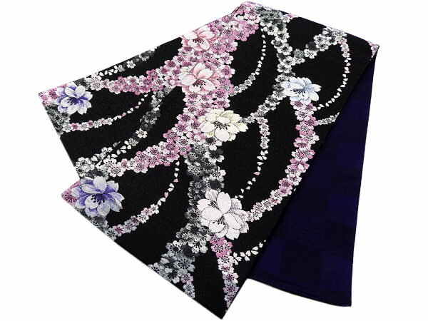 ★着物美人 ★ 袋帯 お仕立て付き 黒 紫 赤 桜 R171203 ★ 【 設立40周年記念価格品！】 ■　商品詳細 黒ベースに白とピンクの桜、裏面は市松に紫と赤の素敵な両面袋帯！ − 良質廉価商品 − 裏地は市松の地模様に紫と赤の縦ぼかし！ お着物によって色々楽しめます！ しなやかな糸で織りあげられた良質品！ 訪問着 附下 振袖 色無地 小紋 紬の着物にお使い下さい！ 結婚式披露宴 成人式 入学式 卒業式 パーティー お宮参り 観劇 お茶 お花 お琴 踊りに！ 国内お仕立て 綿帯芯付きの特別サービス品！ 絹芯入り仕立てに変更の場合は別途税込2,200円が必要になります。 袋帯　他にもたくさん出品しています！ページ左のカテゴリの　帯⇒袋帯　をご覧下さい！売り切れの場合はお問い合わせ下さい！ 留袖　振袖　訪問着　紬　袋帯　名古屋帯　長襦袢　浴衣　草履セット　草履　下駄バック　巾着　帯締め　帯揚げ　重ね衿　刺繍半衿　帯留　帯飾り　髪飾り　かんざし扇子　ショール　着物バック　肌着　足袋　腰紐　伊達締め　着付小物　和装インナー 和装小物 肌着 足袋 和装インナーもたくさん出品しています！ 【　素材　織り　図案　三拍子そろった良質品です！】 −　未仕立て品　− 素　 材 　　正絹　金属糸使用　西陣織 納　 期 　　ご入金確認後 約7日 前後です。 　　　　　 上記以内の急品につきましては ご相談下さい。 ※ 正規品です、今回特別仕入れにてこの価格での出品です！ ■　ご注意 ご購入は購入後弊社営業日3日以内に連絡がとれ一週間以内に ご入金可能な方にお願いします。 尚、一週間以上ご連絡の取れない場合やむなく ご購入の削除をさせて頂きます。 お仕立て付きの商品は、仕立て後の返品 交換は出来ません ご理解下さい。 ご覧のモニターによって現品と多少色が異なる場合がありますが ご了承の上ご購入下さい。 当方は厳選な検品をしていますが、和装の製品は昔ながらの手加工の部分が多くくまた、 織り物は工程上のわずかな毛羽立ち ムラ等ぎこちない部分は ご了承の上ご購入下さい。 店頭販売と平行していますので取り下げる事がございます。 尚、タイムラグ等他の事情でご購入頂けない場合がございますが ご了承の上ご購入お願いします。 留袖　振袖　訪問着　紬　袋帯　名古屋帯　長襦袢　浴衣　草履セット　草履　下駄バック　巾着　帯締め　帯揚げ　重ね襟　刺繍半襟　帯留　帯飾り　髪飾り　かんざし扇子　着物バック　ショール　肌着　足袋　腰紐　伊達締め　着付小物　和装インナー 和装用品　他にもたくさん出品しています。 和装品は豊富に品揃えしています！ ■　お支払い・発送 お支払い総額は、ご購入価格のみです。 沖縄県と離島の方は商品代金+1100円になります。 振込手数料はお客様の負担になります。 振込み先　楽天銀行　ゆうちょ銀行 (ぱるる) 　ペイペイ銀行 商品の発送は、ご入金確認後になります。 発送は、佐川急便 ゆうパックを利用させて頂きます。 同梱発送をご希望の方は、ご購入後メールにてご相談下さい。 ■　営業日時 休業日　月曜日　第二月火曜日 営業時間　Am10：30〜Pm7：30 営業時間外は、メール対応　出荷が出来ません　ご了承下さい。 お問い合わせは、メール又は、お電話でお問い合わせ下さい。 TEL　　0736-63-0544　梅本まで。 FAX　　0736-63-1407 −　他にもたくさん出品しています　− 袋帯 のページへ 振袖 のページへ 訪問着 のページへ 和装小物 のページへ 和装インナー のページへ　