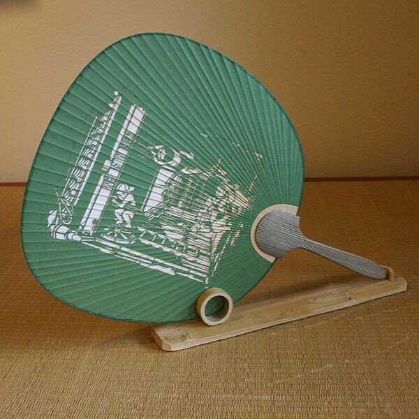 【定形外郵便可能！】うちわ（切り絵）【かくれんぼ】