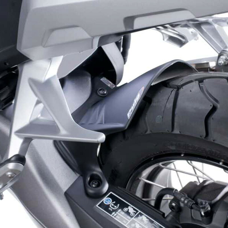 ●適合車種（年式） HONDA CROSS TOURER (2012-2018) ●カラー マット ブラック 商品について Puig(プーチ社/スペイン)製。 走行時に跳ね上げる "泥 や飛び石" から車体をガード /リア ショックの汚れを軽減。 走行風を整え、後輪が巻き込む乱流を抑えるカウリング機能も重視。 高強度且つ軽量、更に耐久性/耐振性にも優れた、ノーマルの外装などに使用されている強化プラスチック（ABS樹脂）製。 インジェクション成型により、ハイ クオリティー (高精度) 化を徹底追求。 全てのマウントホールに耐震 クッションラバーを装備 専用マウントステーにてイージー且つ確実に装着が可能。 ノーマルチェーンケースも同時装着が可能。 "西 語 / 英 語" (文) 表記 取説付属。 ※ 装着タイヤとのクリアランス は純正 サイズ / プロファイルを想定して設定しております。
