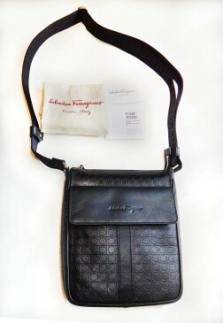 美品 Salvatore Ferragamo フェラガモ メンズ レディース ショルダーバッグ 斜めかけ可能 男女兼用 ブラウン レザー 中古 t17-4323