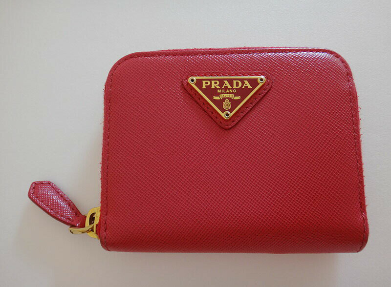 PRADA プラダ コインケース 財布 コンパクトウォレット ミニ 財布 ユニセックス 1M0268 レッド レザーコインケース コイン入れ コンパクト カードケース 名刺入れ 小銭入れ シンプル 定番 人気 レザー 中古 t17-4360