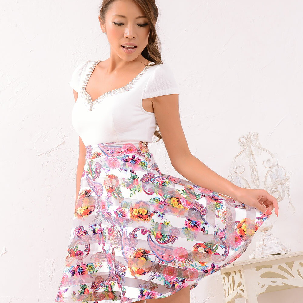 【最大3万円OFFクーポン配布中！〜6/11 1:59】レディース ペイズリー柄フレアービジューミニドレス キャバドレス Fサイズ 新品未使用品 t-003△△