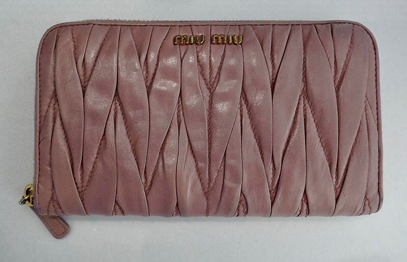 【最大3万円OFFクーポン対象！〜10/27】miumiu ミュウミュウ ラウンド 長財布 ピンク系 レザー 【中古】t-002