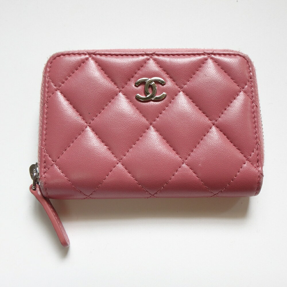 CHANEL シャネル財布 コインケース シャネルカード入れ パースケース 名刺入れ ミニサイフミニウォレット ラウンド ラムスキン マトラッセ コイン入れ レザー サイフ ゴルドー金具 ココマーク コンパクト CC CCマーク 小銭入れ 定番 本革ミニ財布 レディース 正規 中古 c-002のサムネイル