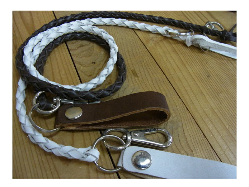 ♪セール特価♪◆4本編みのレザーウォレットチェーンです。丁寧に手仕事で仕上げています。【本革製品/革小物/牛革】