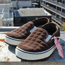 VANS ヴァンズ SLIP-ER 2 スリッパ―2 SUEDE QUILT STITCH UPPER SKATE SHOES スケートシューズ SKATER スケーター DECK SNEAKER デッキスニーカー SK8-HI OLD SKOOL ERA AUTHENTIC MENS メンズ LADIES レディース SHERPA DEMITA ブラウン 26cm-27cm VN0A4UWO3N1 送料無料！