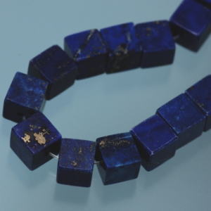 Rakuten - 【粒売り】ラピスラズリ（瑠璃石）・キューブ8mm・1個【天然石ビーズ】