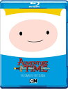 【こちらの商品はお取り寄せ商品となります。入荷の目安：1〜3週間】 ※万が一、メーカーに在庫が無い場合はキャンセルとさせて頂く場合がございます。その際はご了承くださいませ。 Adventure Time: The Complete First Season [Blu-ray] アドベンチャー・タイム シーズン1 [ US / Cartoon Network / Blu-ray ] 新品！ ※アメリカ盤ブルーレイですが、国内ブルーレイデッキで日本盤ブルーレイと同じようにご覧頂けます。 ※アメリカ盤につき日本語字幕はございません。 フィンとジェイクの2人組が、ウー大陸で繰り広げる冒険を描いたアニメ『アドベンチャー・タイム』のシーズン1を収録した北米版ブルーレイ！！ 【仕様】 ■音声：英語 ■ディスク枚数：1枚 ■収録時間：本編286分　