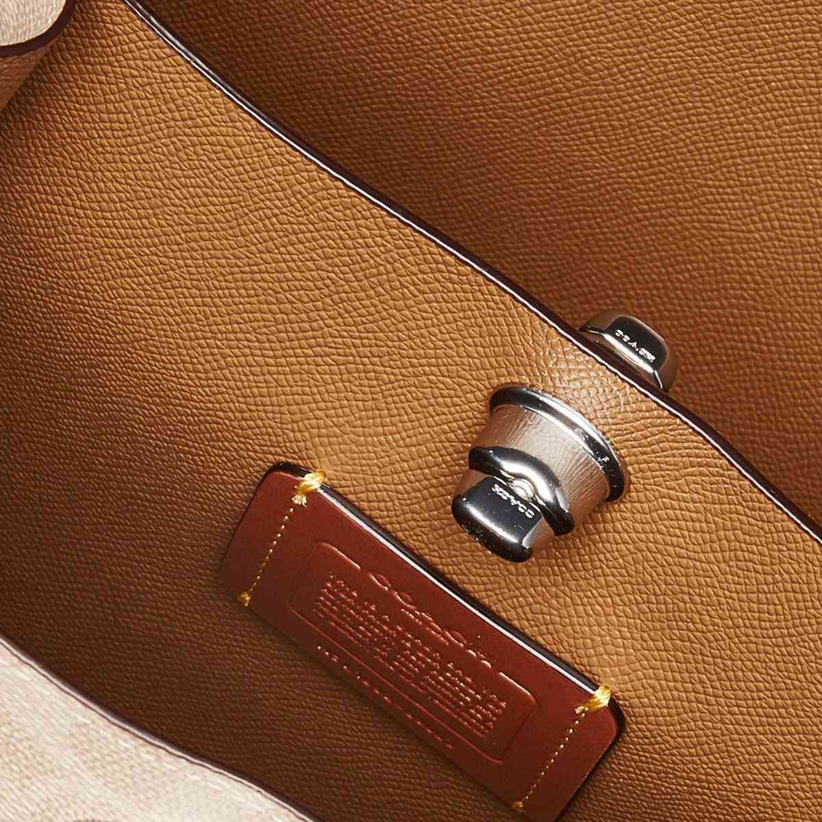 コーチ ショルダーバッグ 斜めがけ クロスボディー レディース バッグ カバン アウトレット Coach