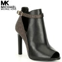 ■商品名 マイケルコース ローソン レザー ピープ トゥ シューティーMichael Kors Lawson Leather Peep Toe Shooties ■カラー Black/Brown ■サイズ ・(約)9cmヒール ■素材 Leather upper with logo trim ■商品詳細 ・ソール：ラバー・オープントゥ・バックル開閉式・ヒールタイプ: ラップ ■ 商品説明 あなたのワードローブに必要なヒーロー、Lawsonブーティーはスムースレザーで作られており、オープントゥのシルエットと足首を縁取るバックル留めのストラップが特徴的です。なめらかなカットアウトとピンヒールが、このブーツのモダンな雰囲気をさらに高めています。今シーズンの大胆なプリント柄や高級感のあるハンドバッグと合わせてお楽しみください。 カリスマデザイナー ！マイケル・コース(MICHAEL KORS) セリーヌ CELINE のデザイナーに抜擢された際、ブランドイメージのの若返り、復活に貢献。現代的で都会派キャリアウーマンの支持するブランドに変えたファッション業界のカリスマ。エミー賞のランウェイ審査員も勤める超有名人です。偽物・コピー商品にご注意 世界の人気ブランドは偽物・コピー商品の生産も盛んです。激安価格や偽公式サイトにはご注意ください。 当店の商品は『 100% 正規品保障！ 』です。安心してお買い物をお楽しみください。 Michael Kors マイケルコース ⇒　ブランドページはこちらから 後払い対応店 商品到着後「14日以内のお支払いでOK !」 ご注文時にお支払い方法より選択しご利用いただけます。